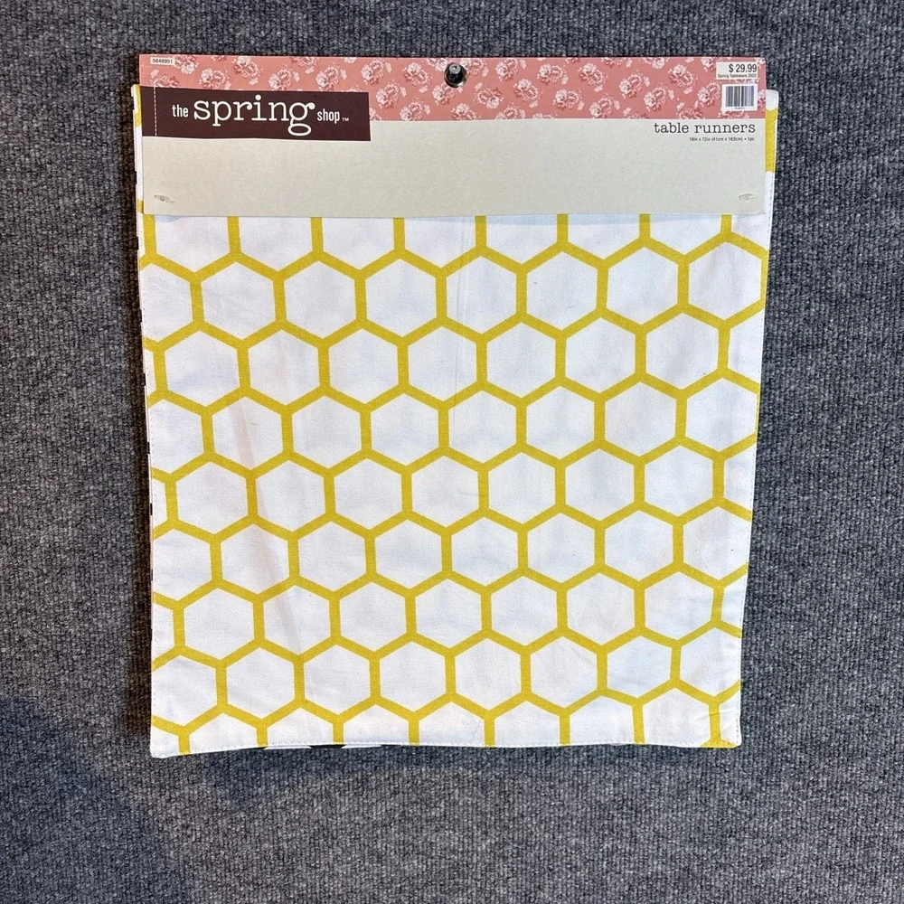 Spring Shop Reversible Honeycomb Table Runner Yellow Black White 16x72‎ Cotton